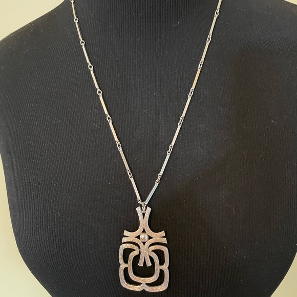 Vintage Avon 1974 Mayan Silver Pendant Necklace - Picture 2 of 7